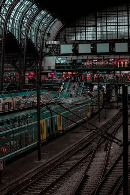 ドイツの駅のホーム。旅の計画は慎重に。